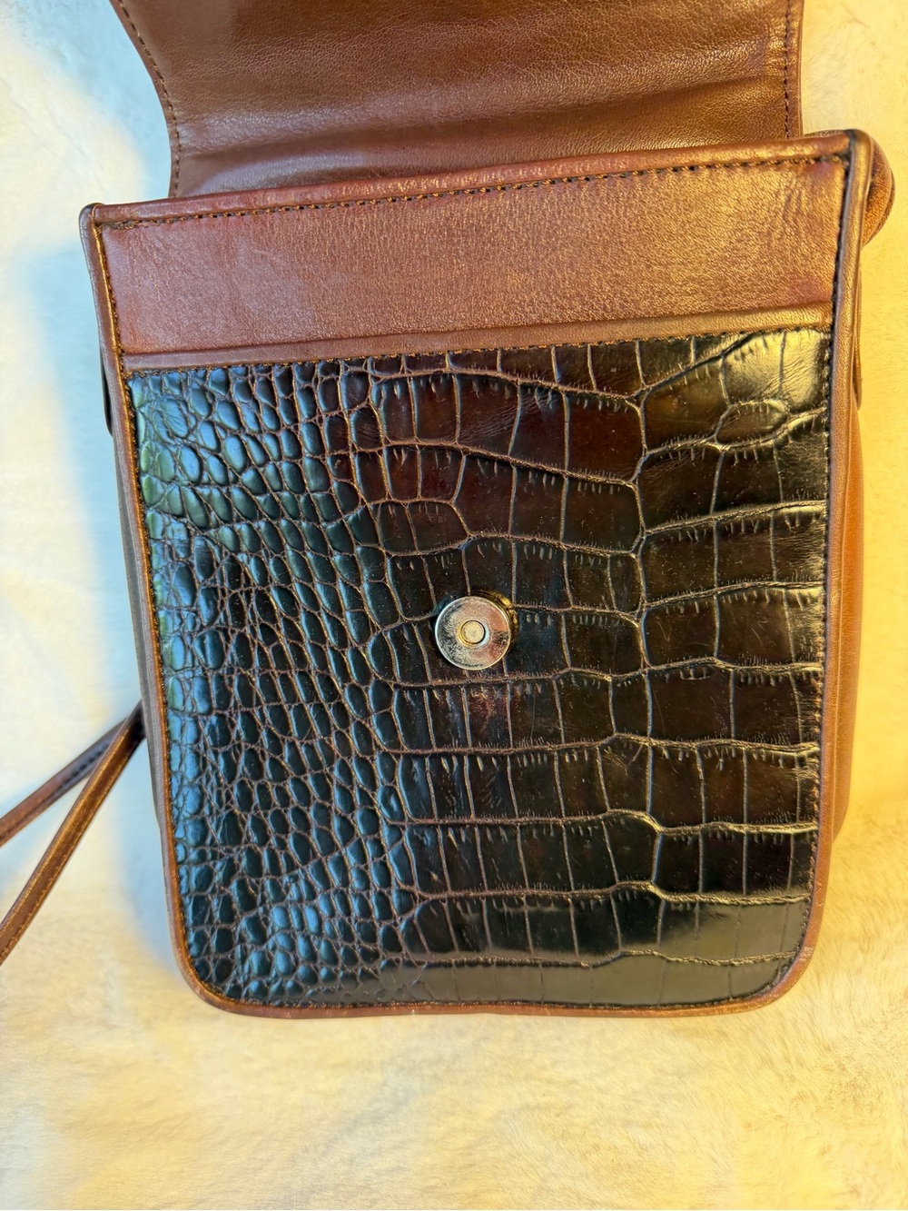 Brighton Classic Croc-Embossed Brown Leather Crossbody Bag - Picture 5 of 9